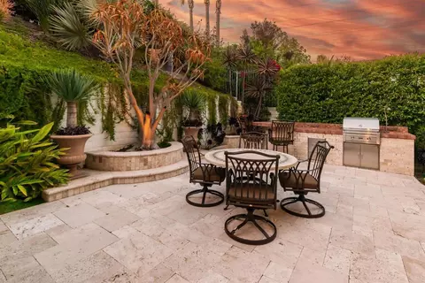 Exterior - 7216 Sanderling Ct, Carlsbad, CA 92011 photo 3 of 10