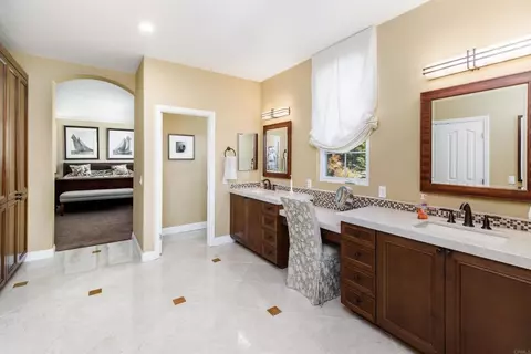 Bath - 7216 Sanderling Ct, Carlsbad, CA 92011 photo 4 of 7