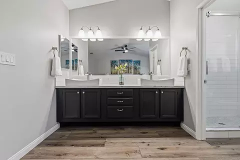 Bath - 4544 Cambridge Way, Carlsbad, CA 92010 photo 2 of 5