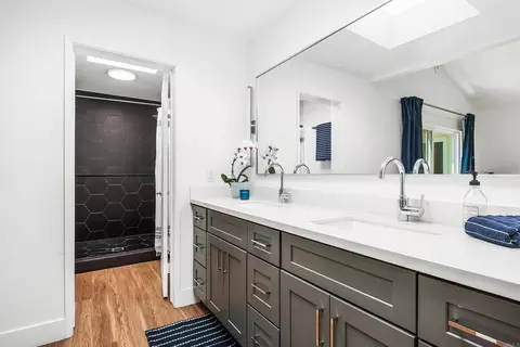 Bath - 1766 Hill Top Ln, Encinitas, CA 92024 photo 1 of 3