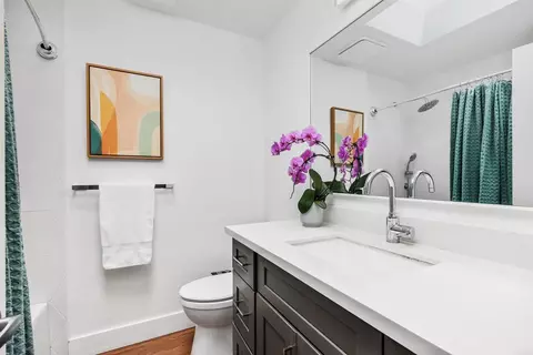 Bath - 1766 Hill Top Ln, Encinitas, CA 92024 photo 3 of 3