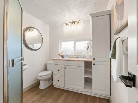 Bath - 13737 Temple St, Poway, CA 92064 photo 5 of 6