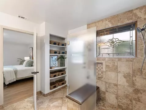 Bath - 13737 Temple St, Poway, CA 92064 photo 2 of 6