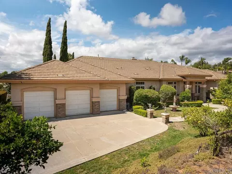 Exterior - 2737 Dos Lomas, Fallbrook, CA 92028 photo 2 of 27