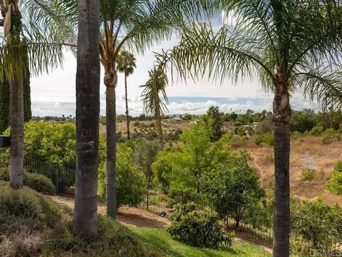 Exterior - 2737 Dos Lomas, Fallbrook, CA 92028 photo 16 of 27