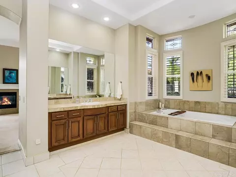 Bath - 2737 Dos Lomas, Fallbrook, CA 92028 photo 2 of 7