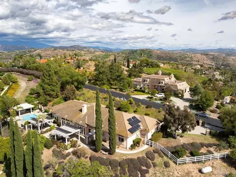 View/Area - 2737 Dos Lomas, Fallbrook, CA 92028 photo 3 of 6