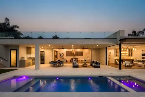 Exterior - 601 N Cedros Ave, Solana Beach, CA 92075 photo 7 of 10