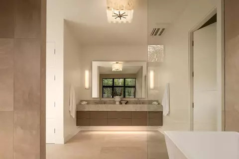 Bath - 601 N Cedros Ave, Solana Beach, CA 92075 photo 3 of 6