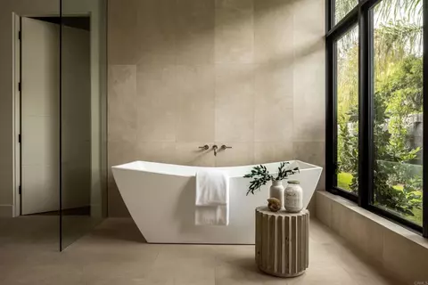 Bath - 601 N Cedros Ave, Solana Beach, CA 92075 photo 4 of 6