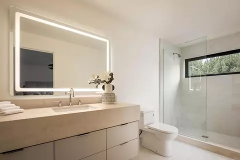 Bath - 601 N Cedros Ave, Solana Beach, CA 92075 photo 5 of 6