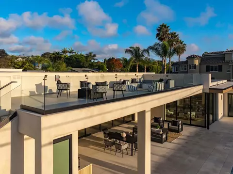 Exterior - 601 N Cedros Ave, Solana Beach, CA 92075 photo 4 of 10