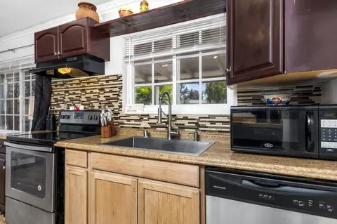 Kitchen - 655 Hunter St, Ramona, CA 92065 photo 3 of 3