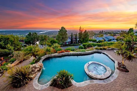 7133 Obelisco Cir, Carlsbad, CA 92009