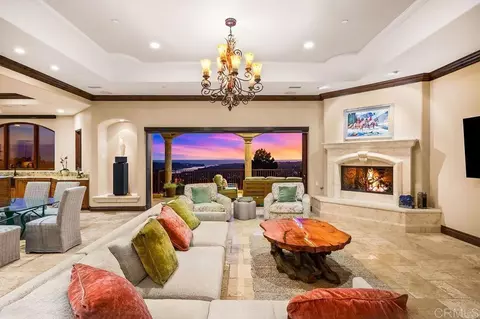 7133 Obelisco Cir, Carlsbad, CA 92009