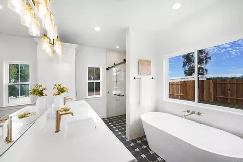 Bath - 1547 Dickey St, Fallbrook, CA 92028 photo 1 of 5