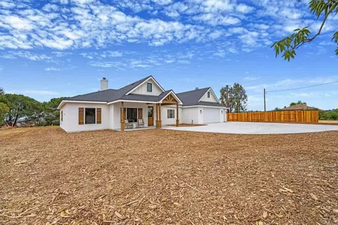 Exterior - 1547 Dickey St, Fallbrook, CA 92028 photo 2 of 7