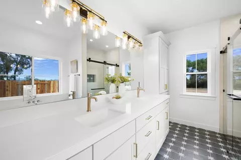 Bath - 1547 Dickey St, Fallbrook, CA 92028 photo 2 of 5