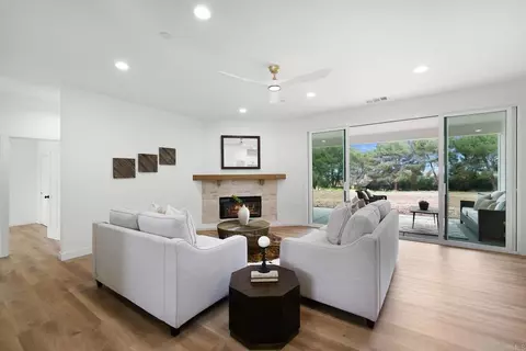 Living - 1547 Dickey St, Fallbrook, CA 92028 photo 2 of 2