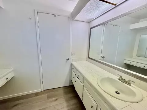 Bath - 14744 Roberto Rio Rd, Poway, CA 92064 photo 1 of 6