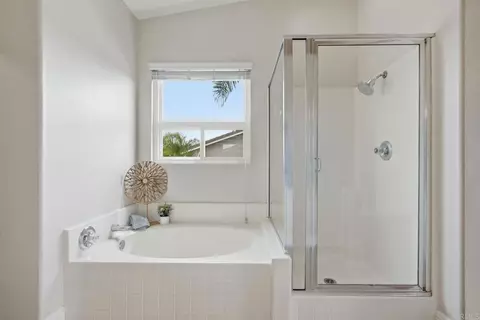 Bath - 342 Rimhurst Ct, Oceanside, CA 92058 photo 2 of 6