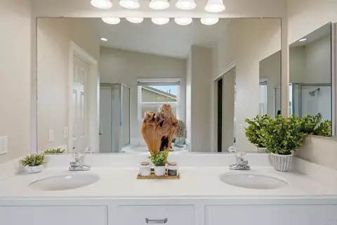 Bath - 342 Rimhurst Ct, Oceanside, CA 92058 photo 5 of 6
