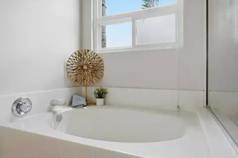Bath - 342 Rimhurst Ct, Oceanside, CA 92058 photo 4 of 6