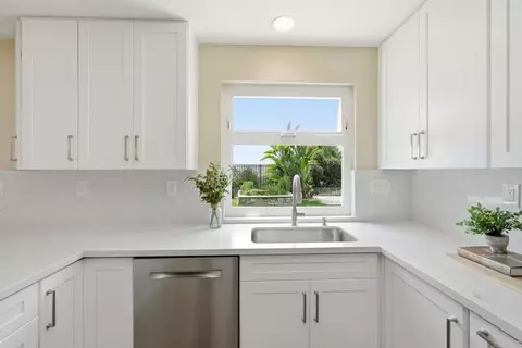 Kitchen - 342 Rimhurst Ct, Oceanside, CA 92058 photo 4 of 5