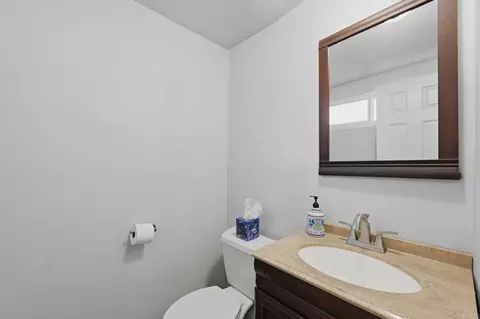 Bath - 958 Marlin Dr, Vista, CA 92084 photo 1 of 3
