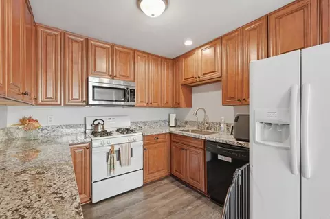 Kitchen - 958 Marlin Dr, Vista, CA 92084 photo 2 of 2