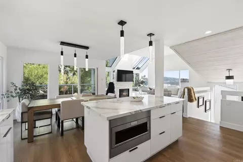 Kitchen - 371 Longden Ln, Solana Beach, CA 92075 photo 2 of 2