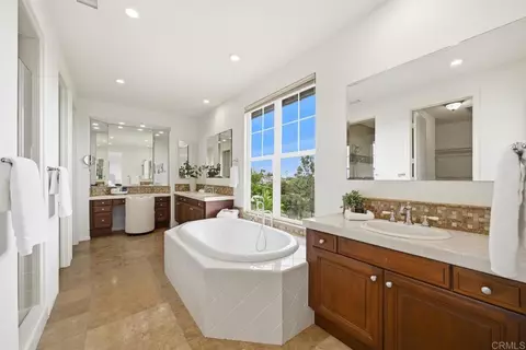 Bath - 7671 Circulo Sequoia, Carlsbad, CA 92009 photo 3 of 5