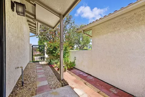 Exterior - 1984 Jayton Ln, Encinitas, CA 92024 photo 4 of 11