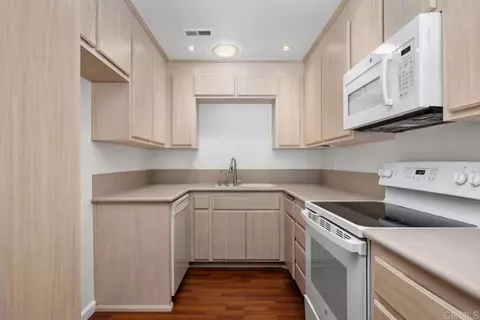 Kitchen - 1984 Jayton Ln, Encinitas, CA 92024 photo 1 of 3