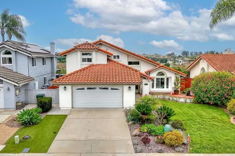 532 Jobe Hill Dr, Vista, CA 92081