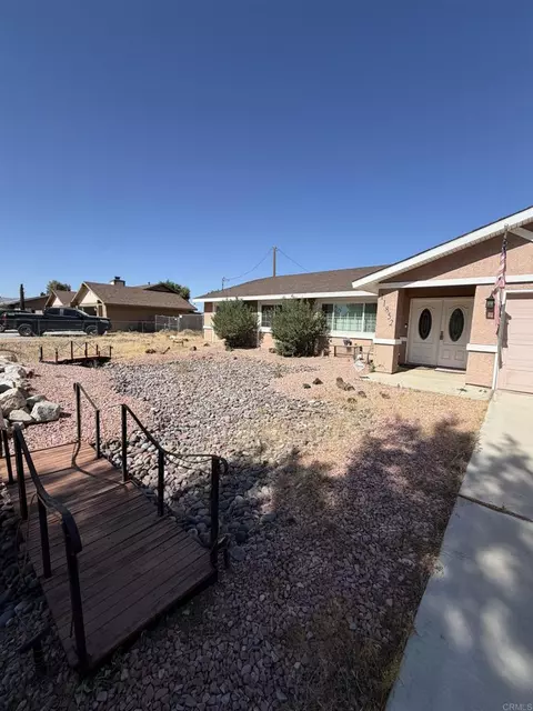 11852 Jamacha Rd, Apple Valley, CA 92308