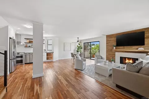 8463 Via Mallorca #13, La Jolla, CA 92037