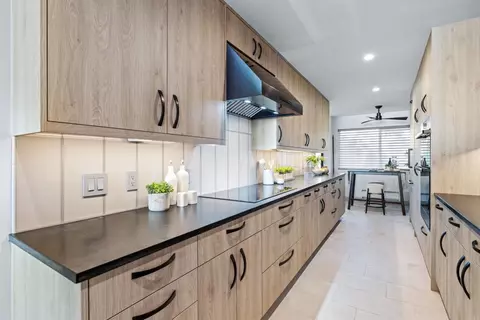 Kitchen - 375 W I St, Encinitas, CA 92024 photo 3 of 4