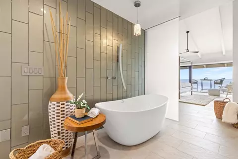 Bath - 375 W I St, Encinitas, CA 92024 photo 2 of 8