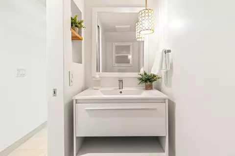 Bath - 375 W I St, Encinitas, CA 92024 photo 8 of 8