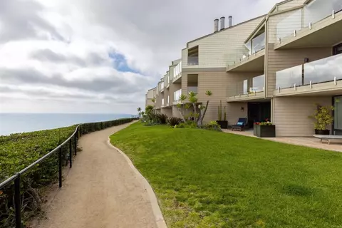 Exterior - 375 W I St, Encinitas, CA 92024 photo 3 of 5