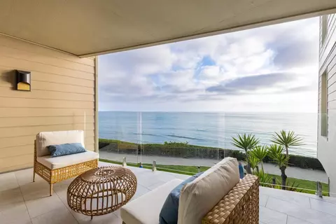 Exterior - 375 W I St, Encinitas, CA 92024 photo 2 of 5