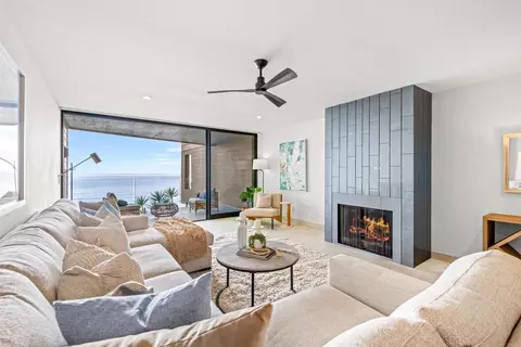 Living - 375 W I St, Encinitas, CA 92024 photo 2 of 4