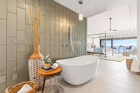 Bath - 375 W I St, Encinitas, CA 92024 photo 1 of 8