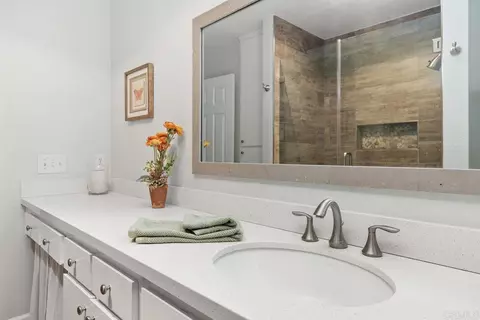 Bath - 4402 Shearwater Way, Oceanside, CA 92057 photo 2 of 5