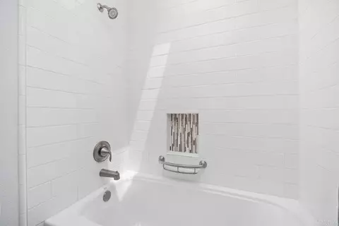 Bath - 4402 Shearwater Way, Oceanside, CA 92057 photo 5 of 5