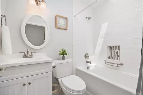 Bath - 4402 Shearwater Way, Oceanside, CA 92057 photo 4 of 5
