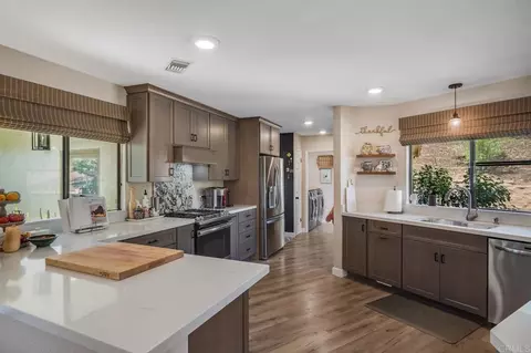Kitchen - 2103 Margarita Gln, Fallbrook, CA 92028 photo 2 of 4