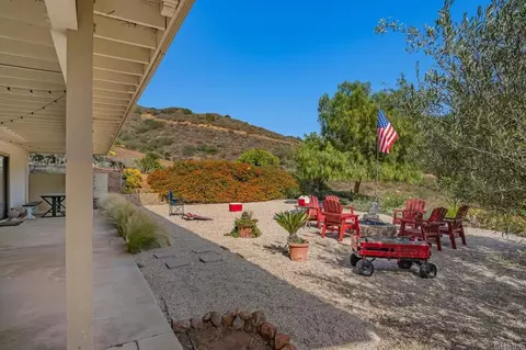 Exterior - 2103 Margarita Gln, Fallbrook, CA 92028 photo 1 of 7