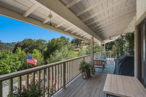 Exterior - 2103 Margarita Gln, Fallbrook, CA 92028 photo 4 of 7